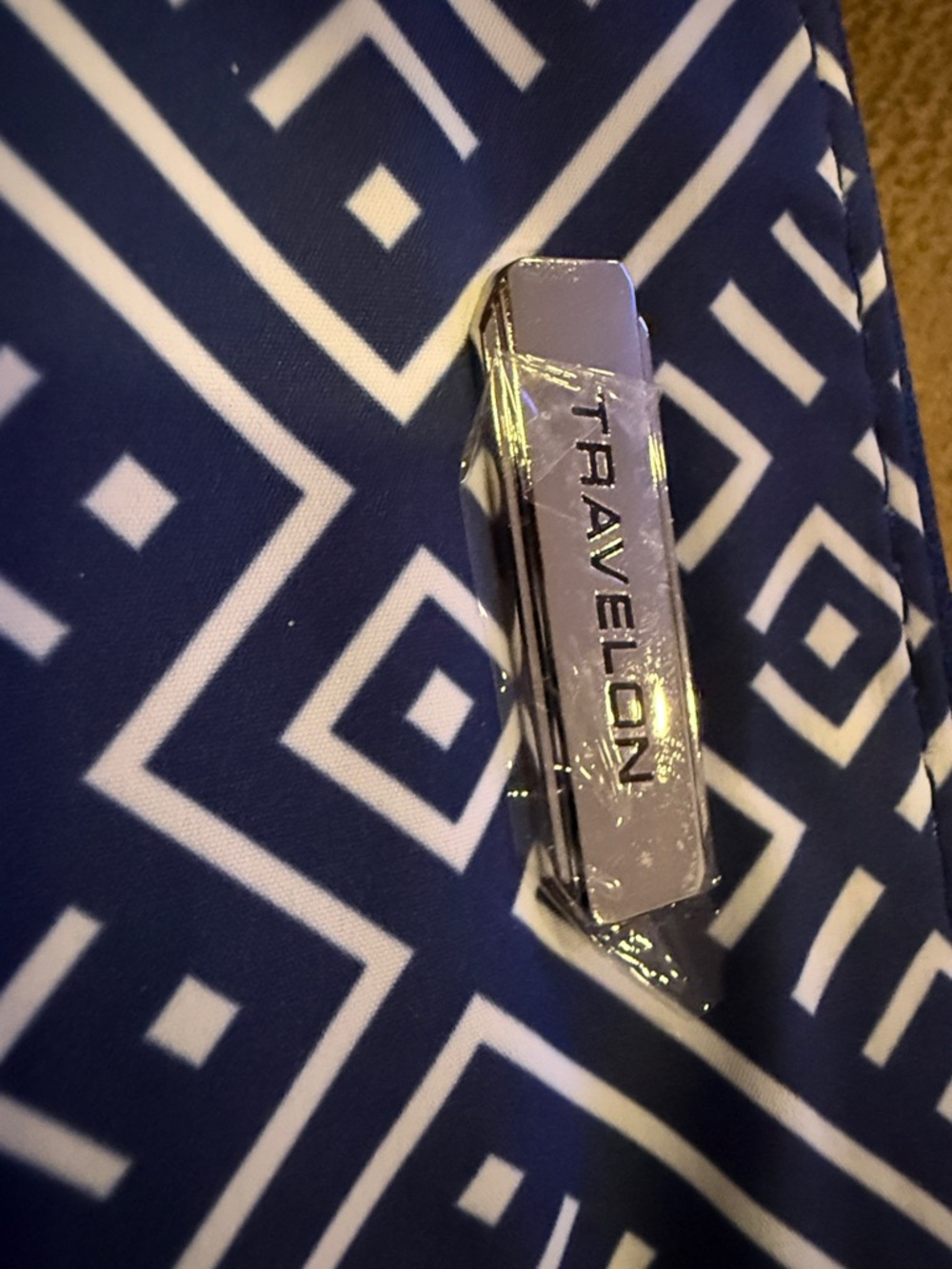 Travelon RFID Blocking Wristlet Clutch in a geometric print NWOT - Picture 5 of 7